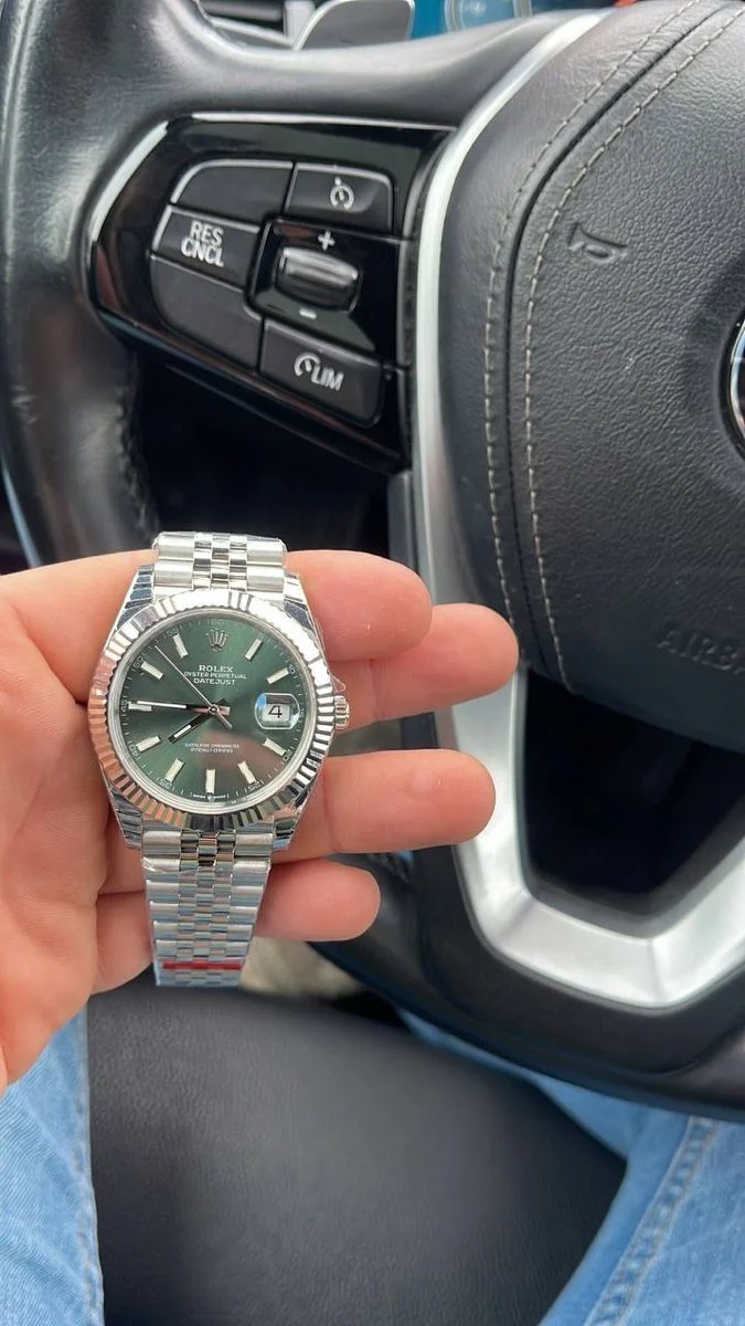 Do Rolexes tick or sweep?