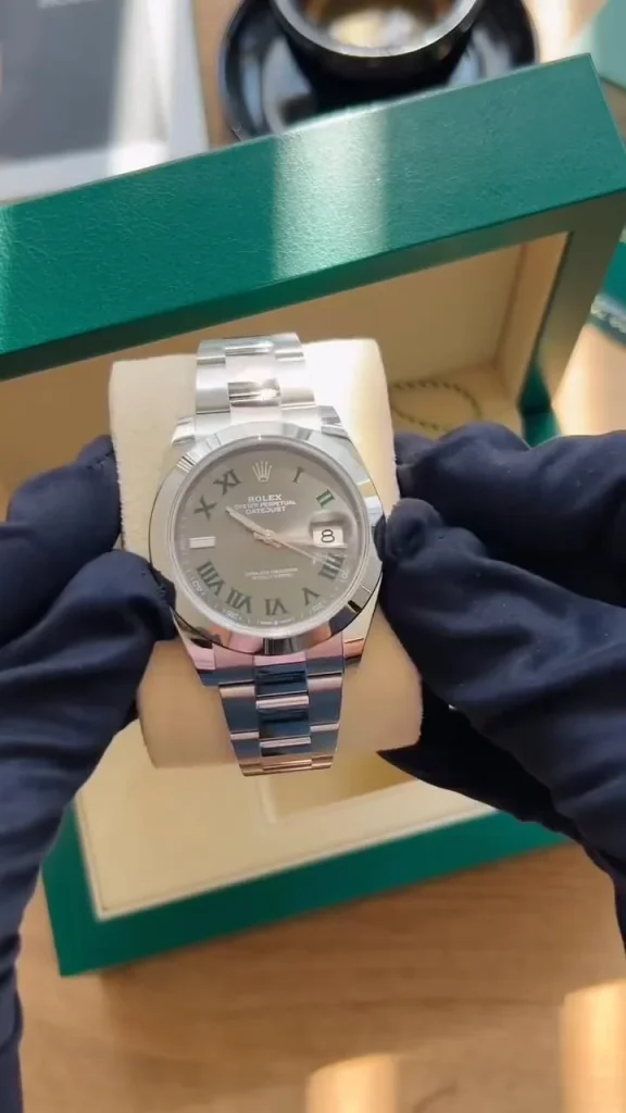 How to change the time on a Rolex Datejust?